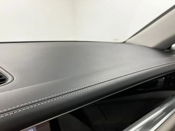 Car image 36