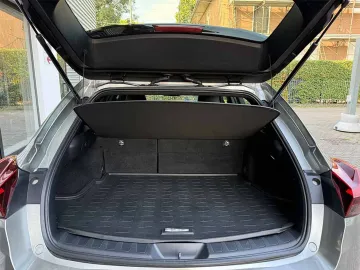 Car image 27