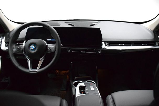 BMW iX1 xDrive30 xLine 230 kW image number 4