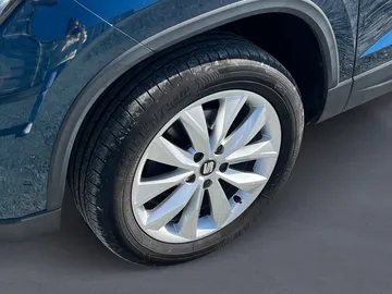 Car image 27