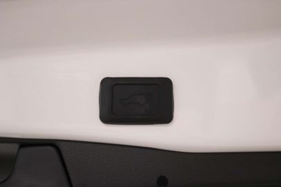 Car image 32