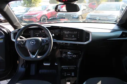 Car image 18