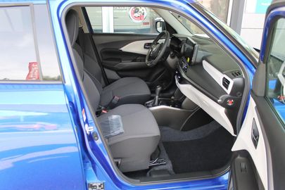 Car image 10