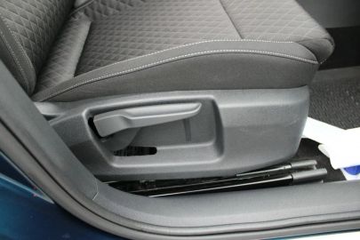 Car image 38