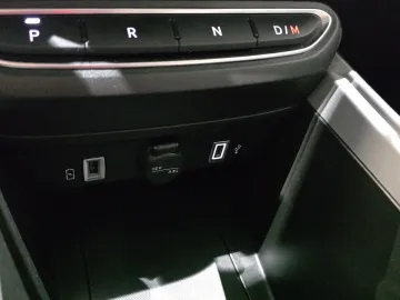 Car image 28