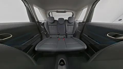 Car image 26