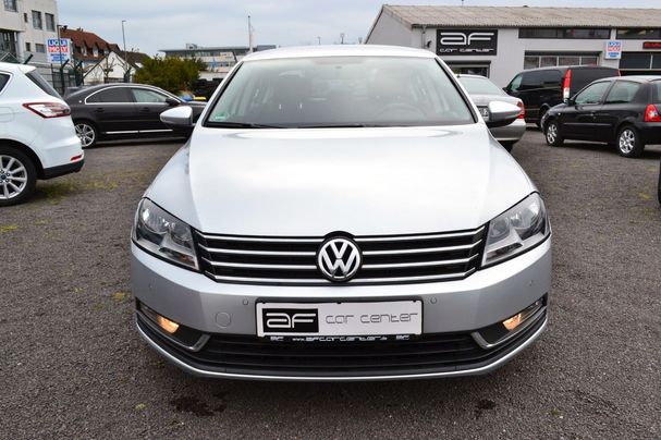 Volkswagen Passat Blue 103 kW image number 3