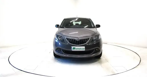 Car image 3