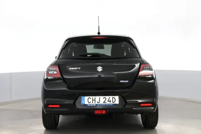 Car image 4