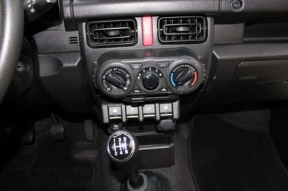 Car image 32