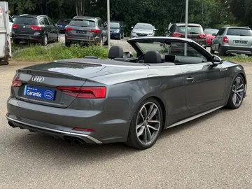 Car image 25