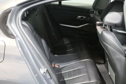 Car image 33