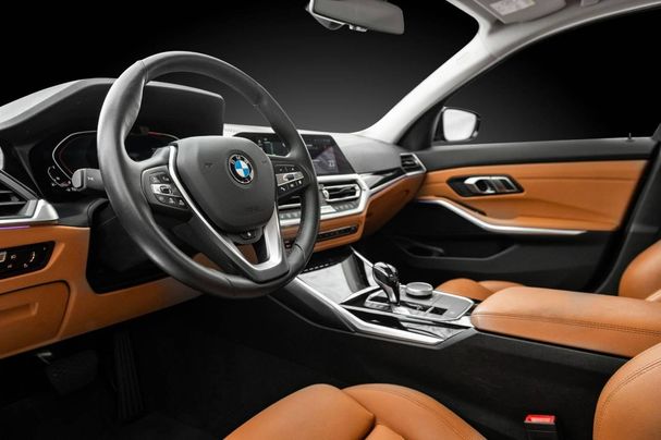 BMW 320i Sport Line 135 kW image number 16