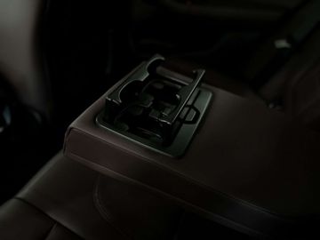 Car image 33