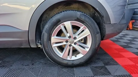 Car image 28