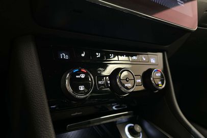 Car image 38