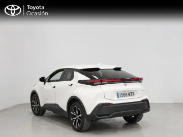 Car image 4