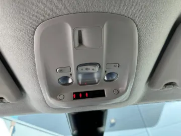 Car image 36