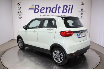 Car image 5
