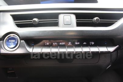 Car image 30