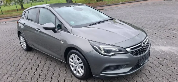 Car image 4