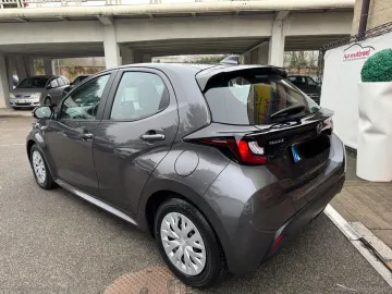 Car image 5