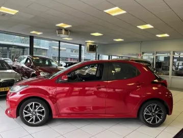 Car image 3