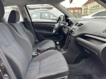 Car image 9