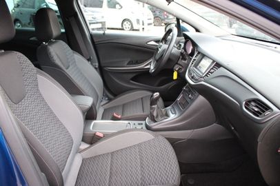 Car image 9