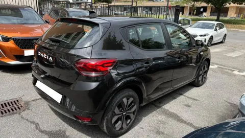 Car image 27