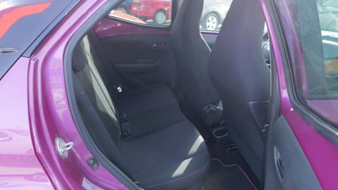 Car image 14