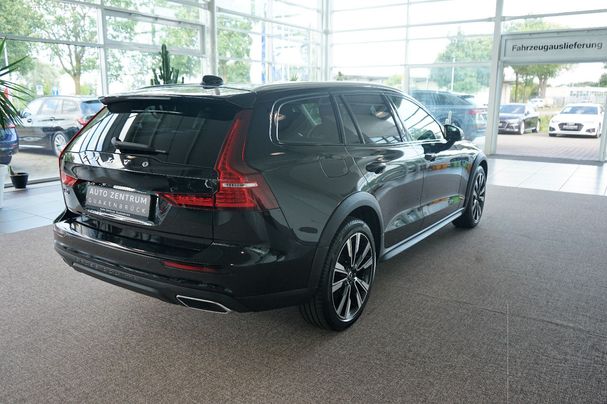 Volvo V60 Cross Country AWD Pro 140 kW image number 7