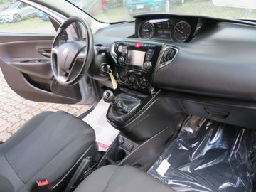 Car image 26