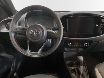 Car image 12