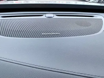 Car image 32