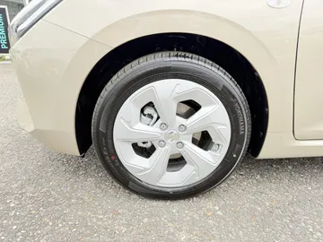 Car image 26