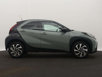 Car image 11