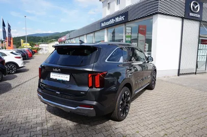 Car image 18