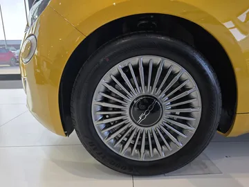 Car image 16
