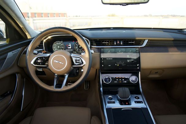 Jaguar XF AWD 221 kW image number 6