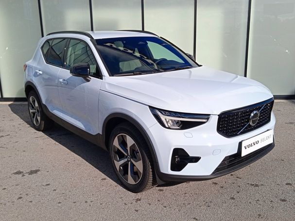 Volvo XC40 B3 Plus Dark 120 kW image number 2