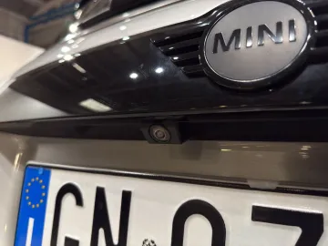 Car image 28