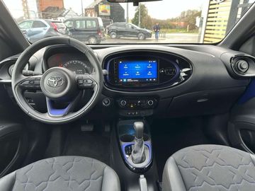 Car image 14