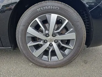Car image 23