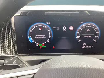 Car image 28
