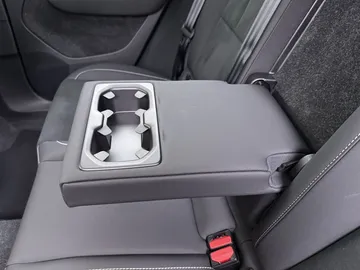 Car image 43