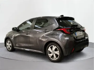Car image 3