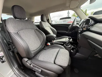 Car image 29