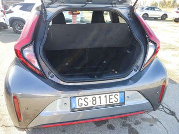 Car image 12