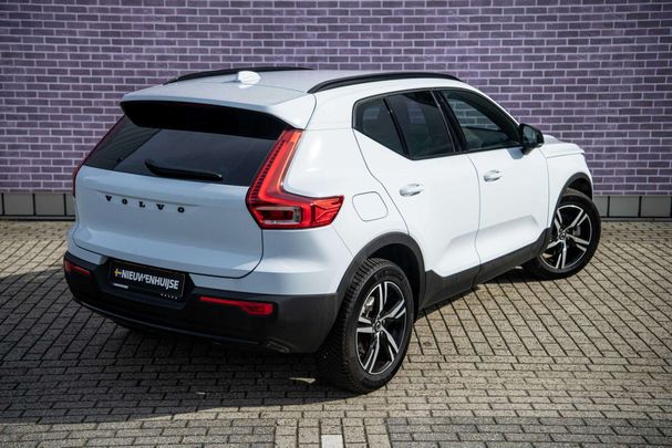 Volvo XC40 B4 Plus Dark 145 kW image number 16